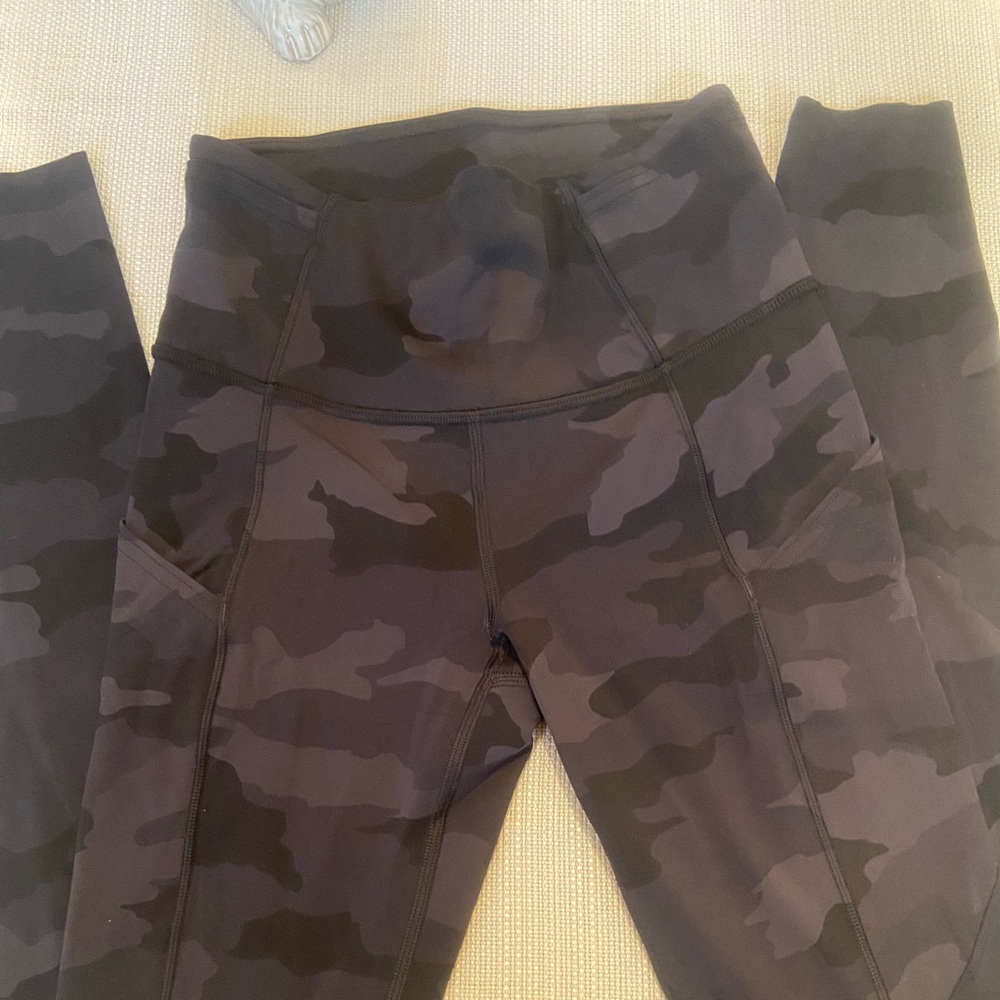 Lululemon Fast & Free camo leggings no flaws, worn only a handful of times.